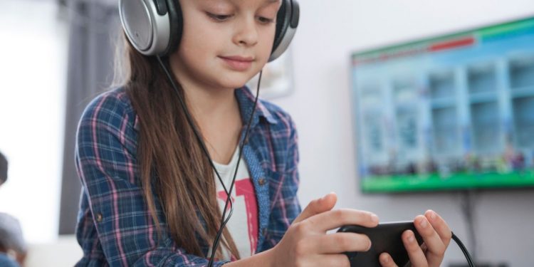 Learning to Read Music Through Touch and Applying Technology with Visual Impairment